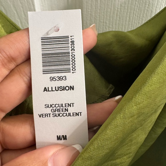 BNWT Aritzia Allusion Camisole in Succulent Green - Picture 3 of 5